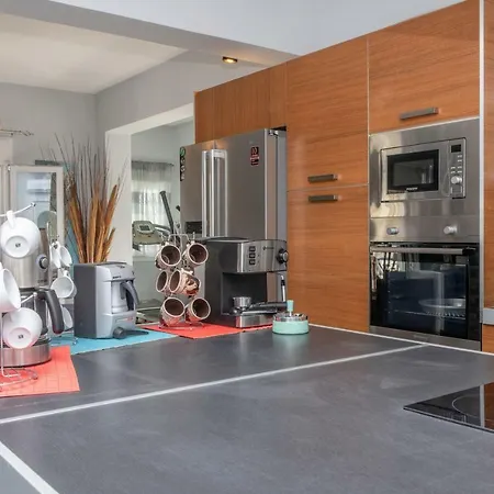 Parisi Naxos Deluxe Free Car Σπίτι διακοπών Αγγίδια