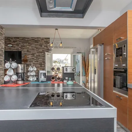 Parisi Naxos Deluxe Free Car